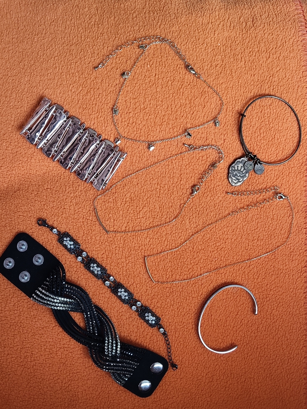 Silver/ Gold Tone Mixed Bracelet and Necklace Lot